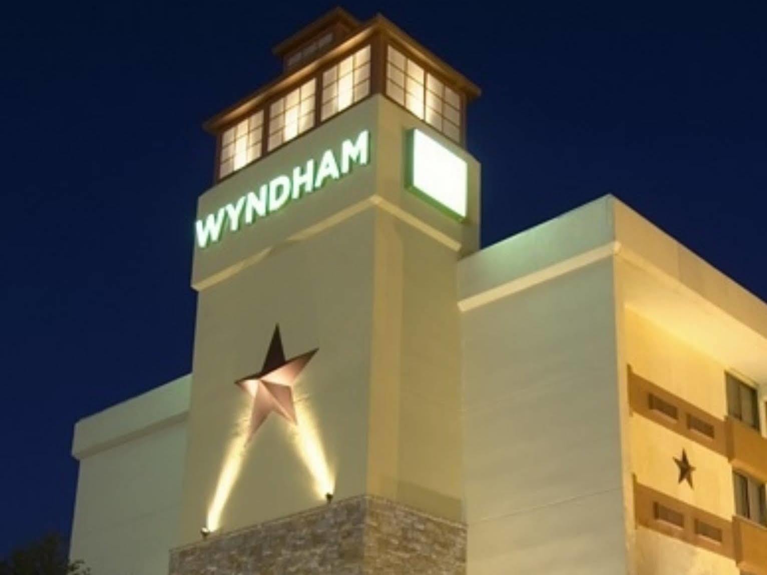 Wyndham Garden Hotel Austin Bagian luar foto